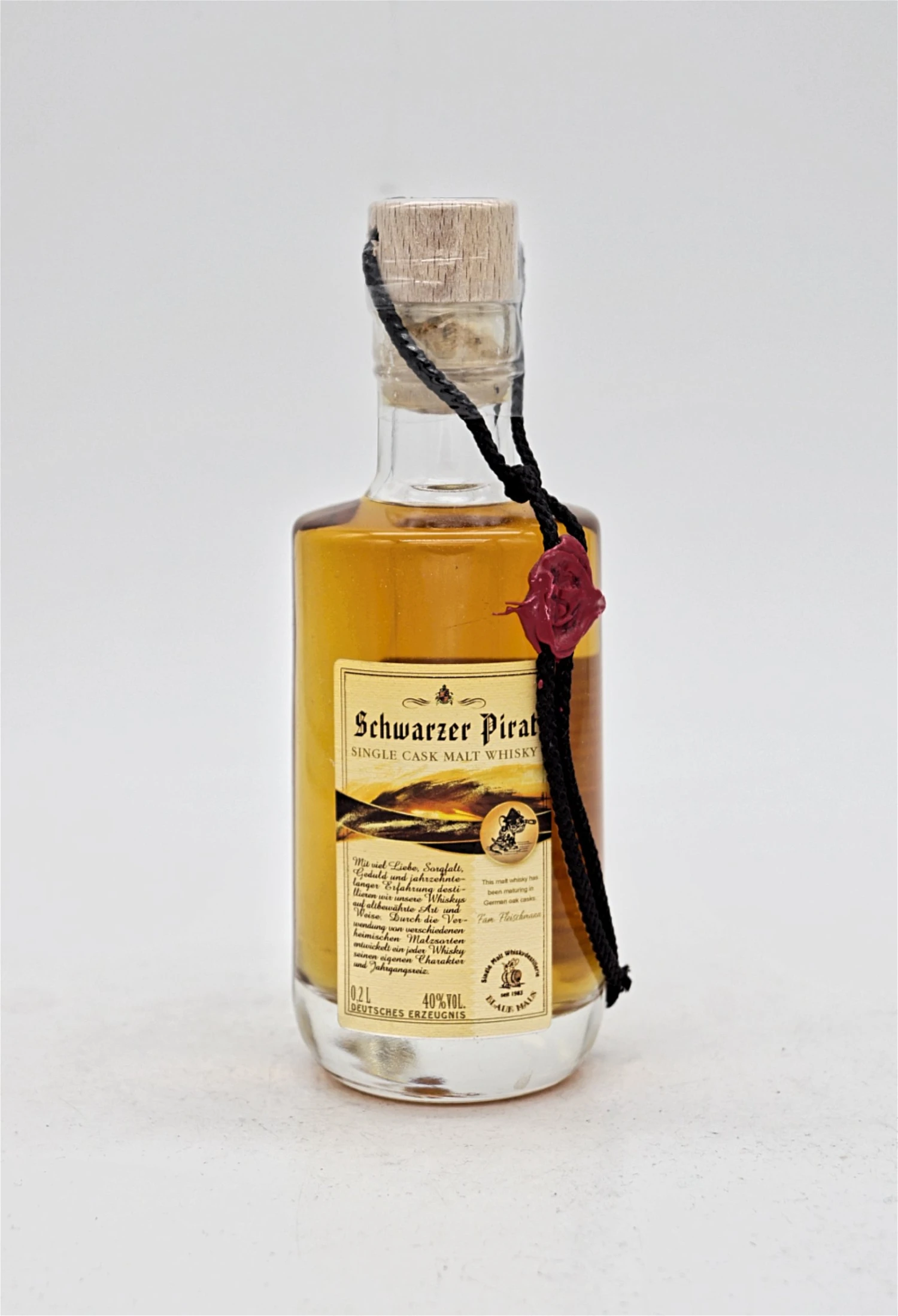 Schwarzer Pirat Single Cask Malt Whisky 2010/2018 3 Schwarzer Pirat Single Cask Malt Whisky 2010/2018