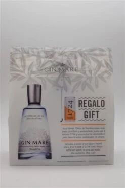 Mediterranean Gin + Vier Tonic Water Und Barlöffel