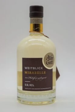 Mirabellenwasser Im Holzfass Gelagert