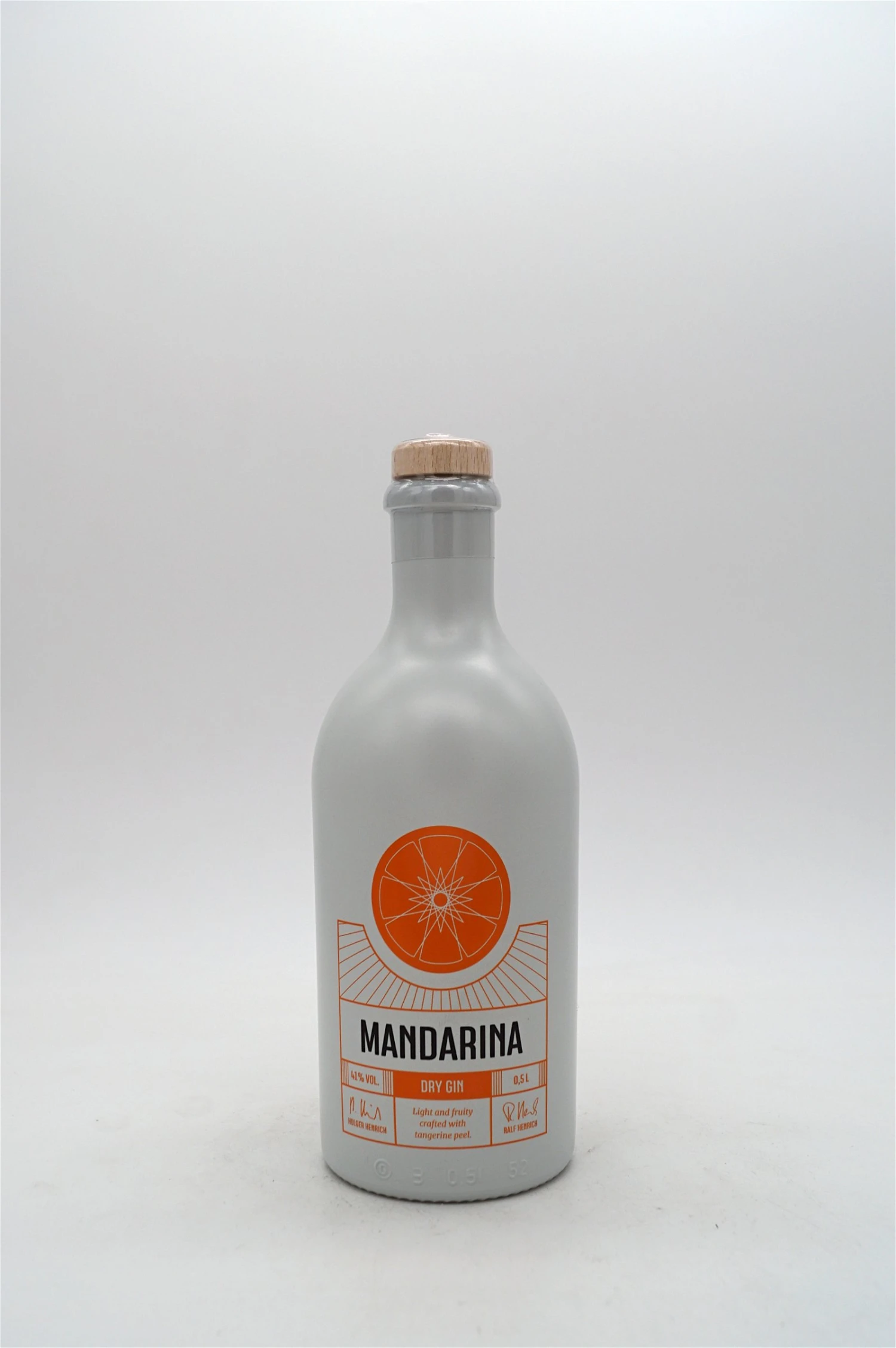 Mandarina Dry Gin 3 Mandarina Dry Gin
